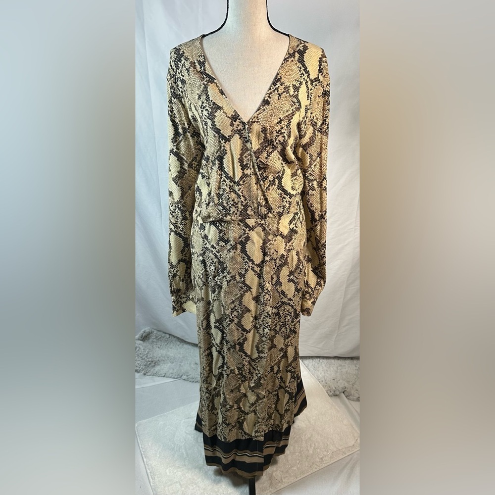H&M Maxi Dress in Cream and Gray πππ - Picture 6 of 13